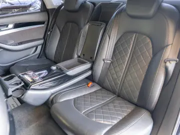 Audi A8 LONG 3.0TDI V6 Quattro Tiptronic