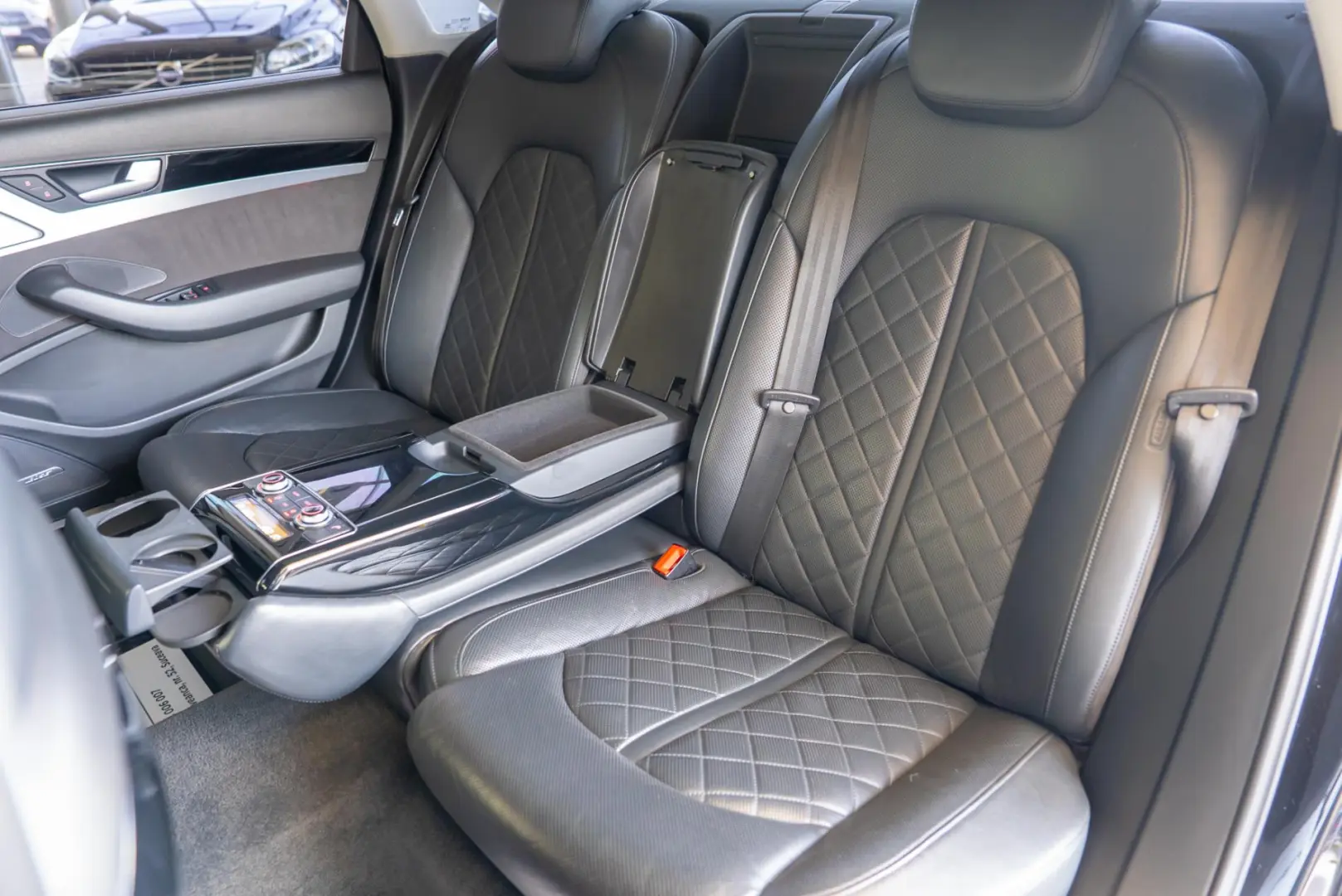 Audi A8 LONG 3.0TDI V6 Quattro Tiptronic