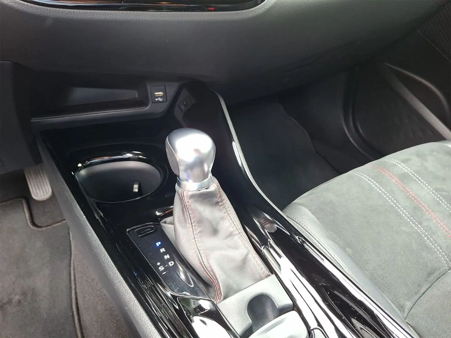 C-HR Hybrid GR Sport  LED-Scheinwerfer  Sportsit