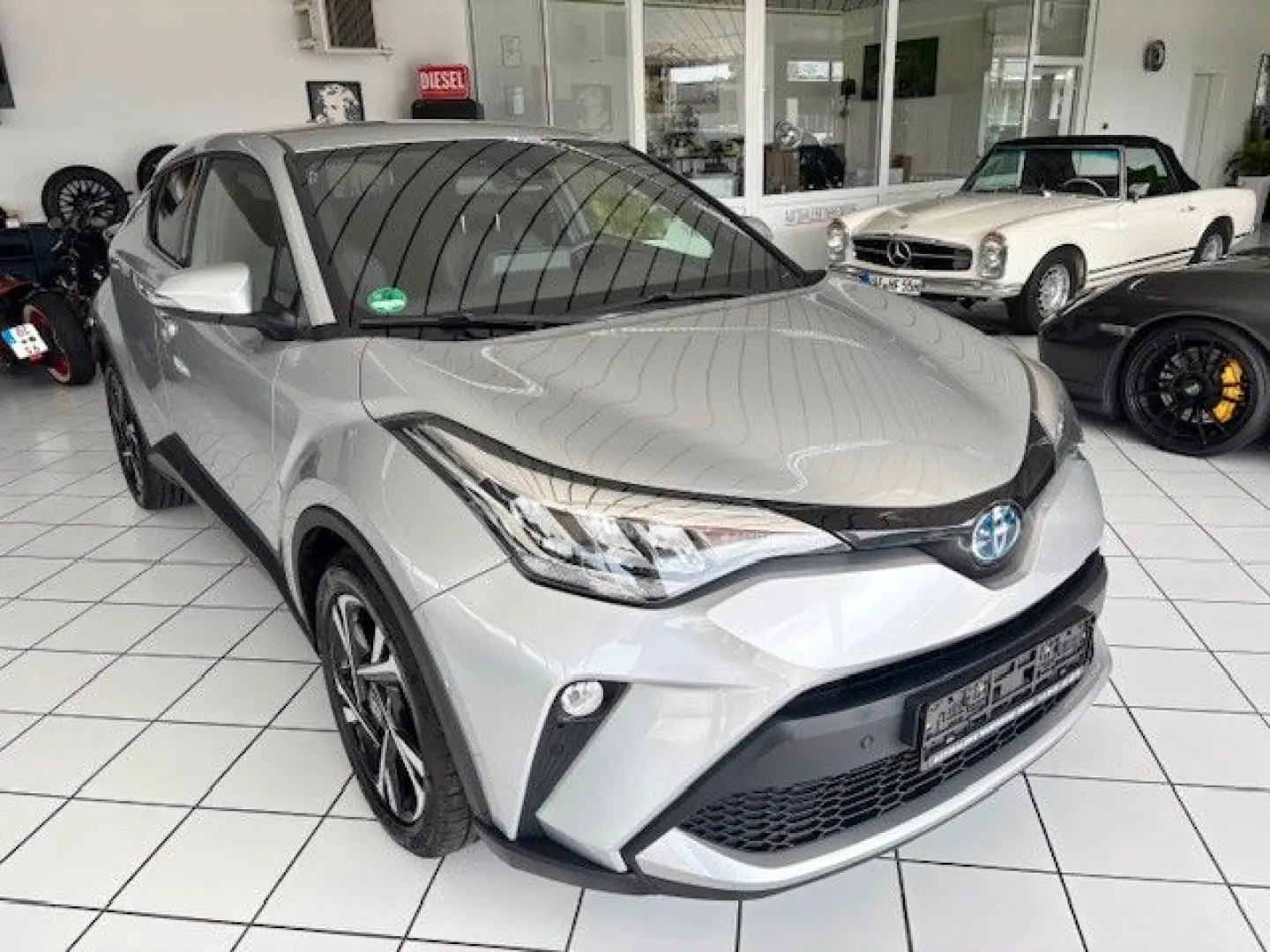C-HR Hybrid Team D