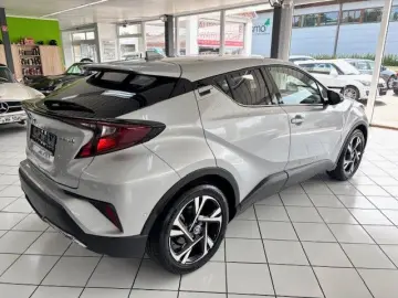 C-HR Hybrid Team D