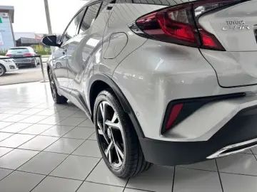 C-HR Hybrid Team D