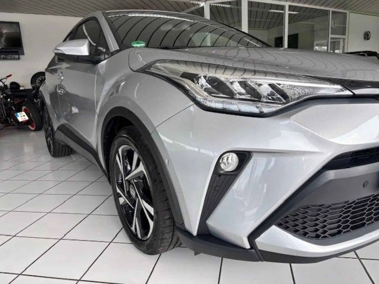 C-HR Hybrid Team D