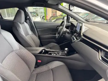 C-HR Hybrid Team D