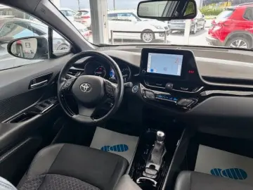 C-HR Hybrid Team D