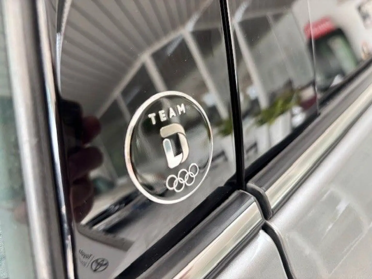 C-HR Hybrid Team D