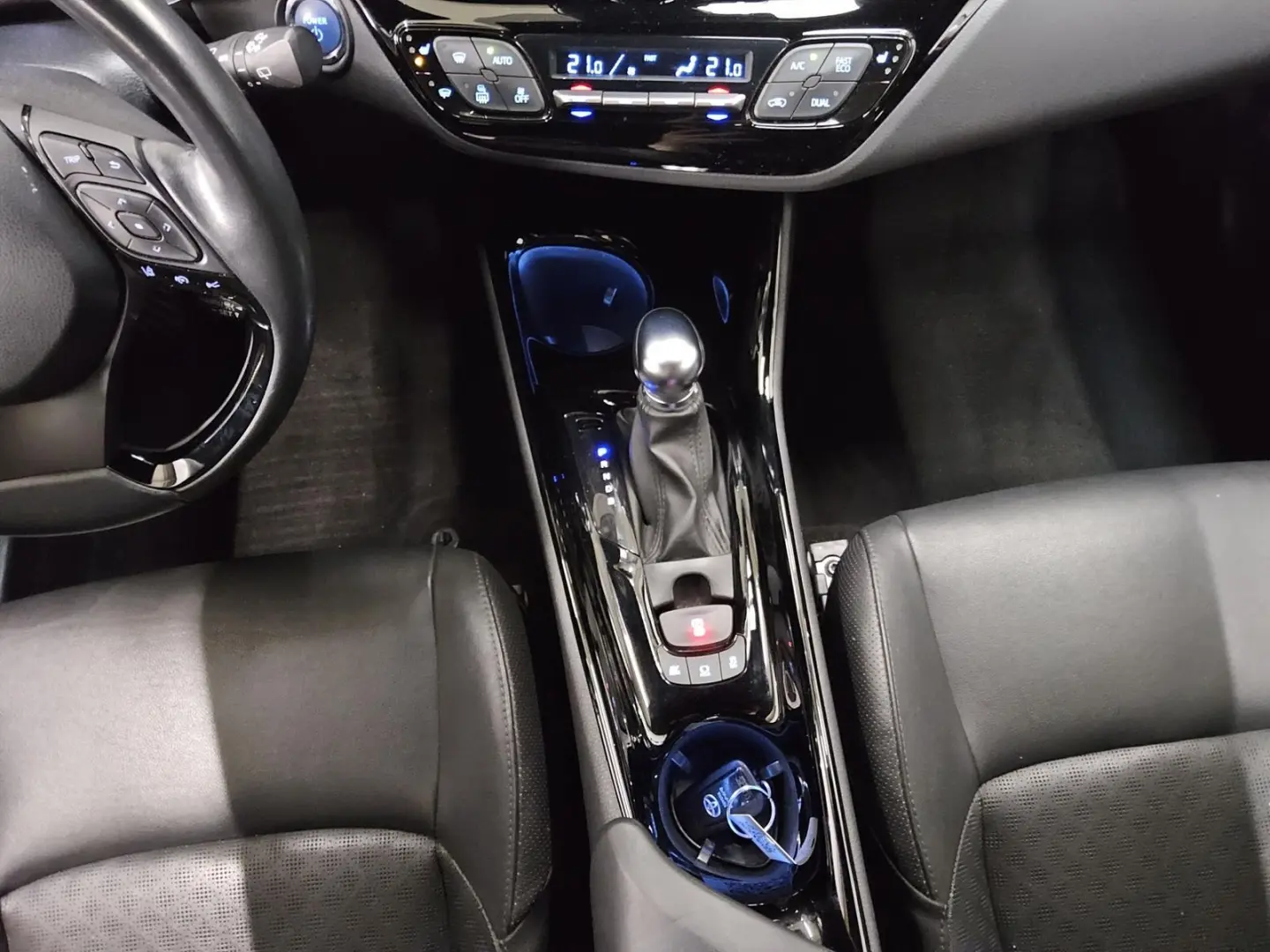 C-HR 1.8 Hybrid Team D LED Leder Shz RFK DAB