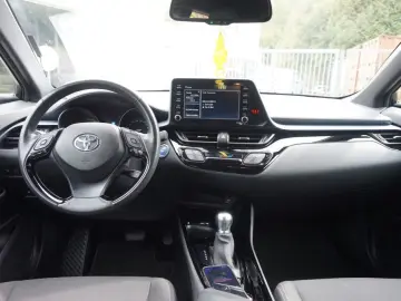Toyota C-HR 1.8L Standheizung AHK