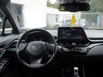 Toyota C-HR 1.8L Standheizung AHK