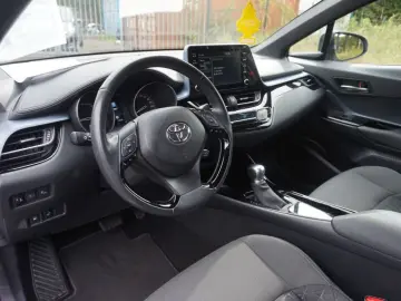 Toyota C-HR 1.8L Standheizung AHK
