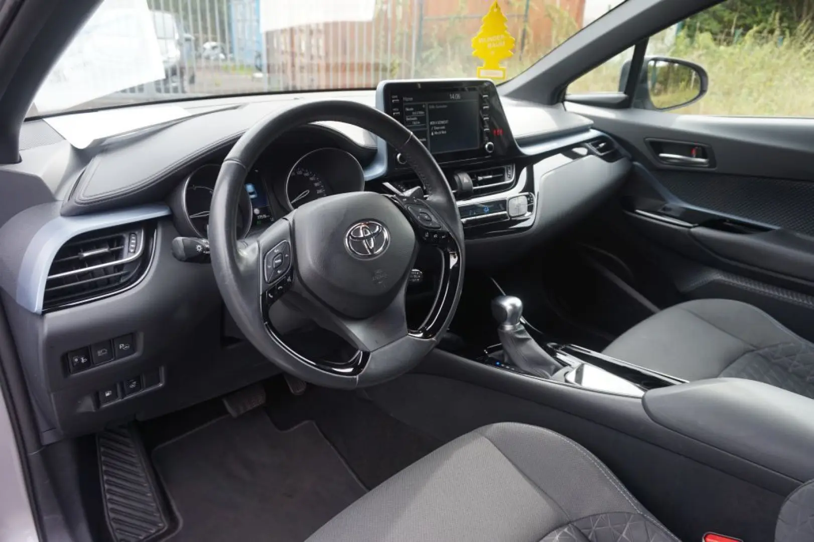 Toyota C-HR 1.8L Standheizung AHK