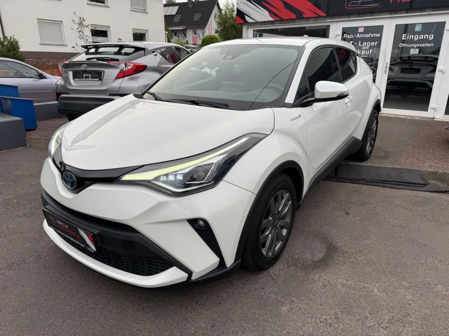 C-HR Hybrid Lounge