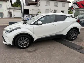 C-HR Hybrid Lounge