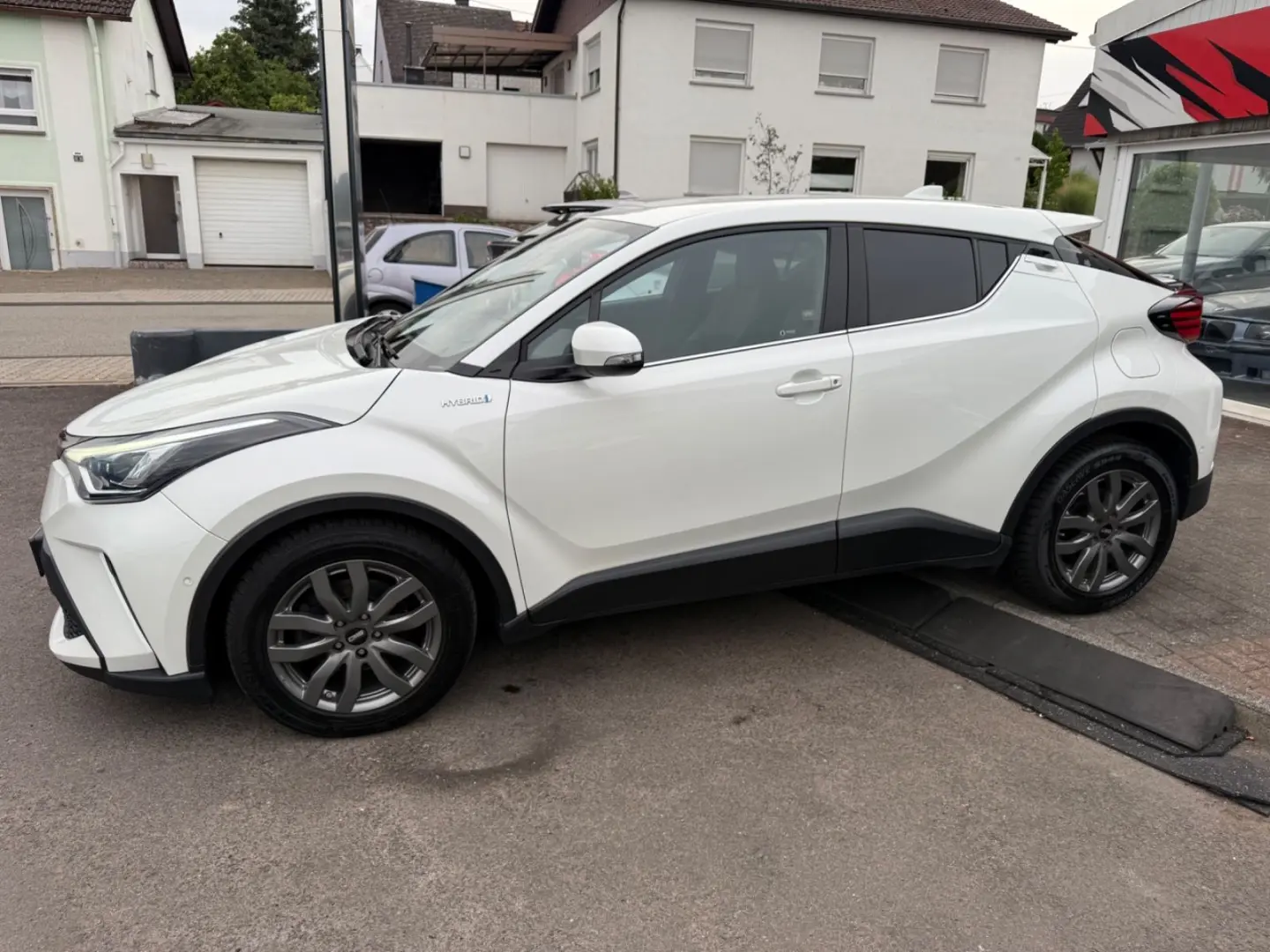 C-HR Hybrid Lounge