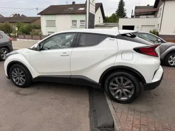 C-HR Hybrid Lounge