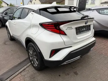 C-HR Hybrid Lounge