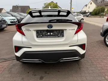 C-HR Hybrid Lounge