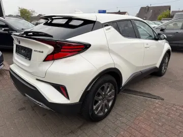 C-HR Hybrid Lounge