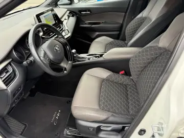 C-HR Hybrid Lounge