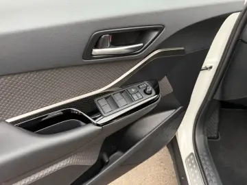 C-HR Hybrid Lounge