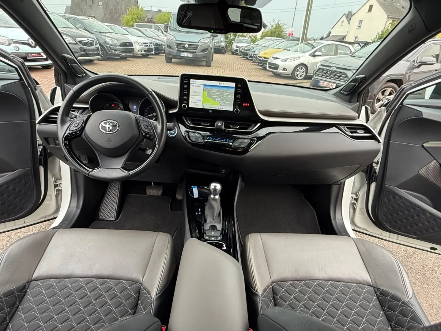 C-HR Hybrid Lounge