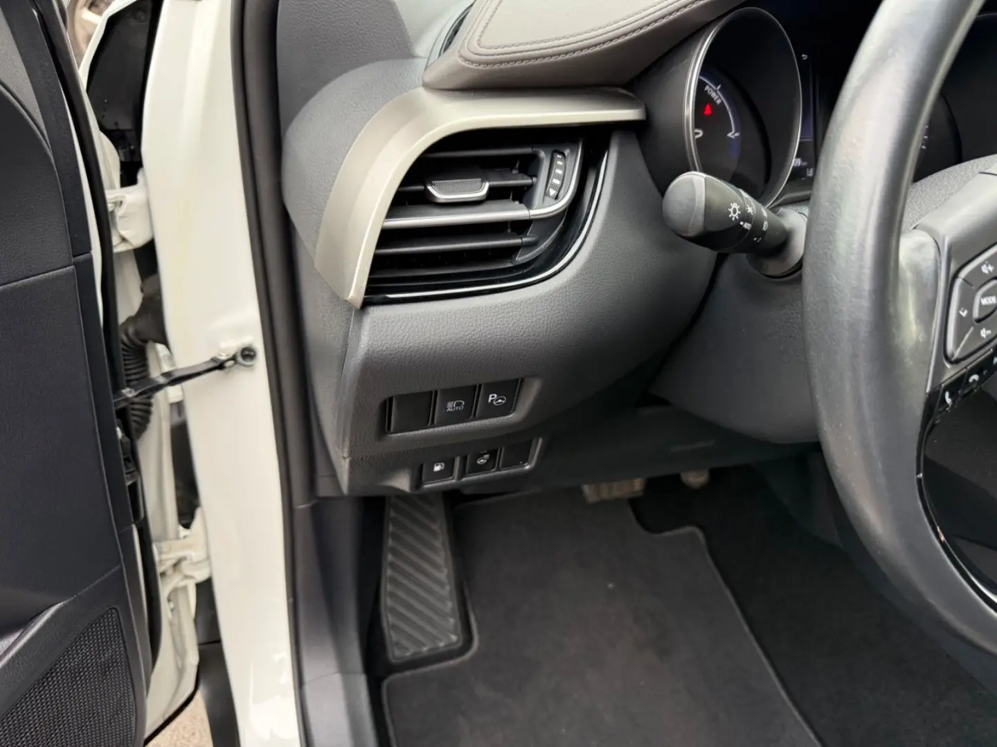 C-HR Hybrid Lounge