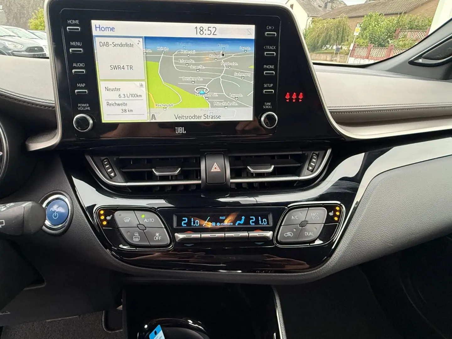 C-HR Hybrid Lounge