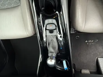 C-HR Hybrid Lounge