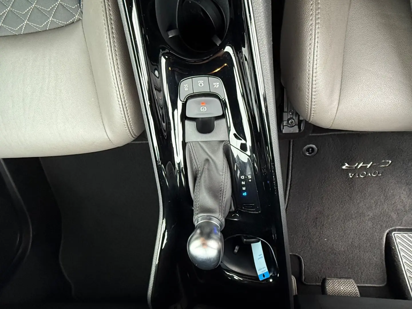 C-HR Hybrid Lounge