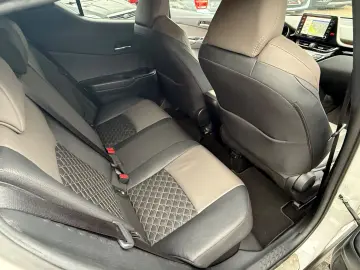 C-HR Hybrid Lounge