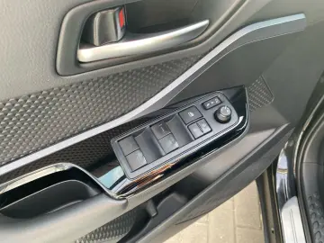 C-HR 1.8 Hybrid Team D  LED ACC Kamera Navi SHZ