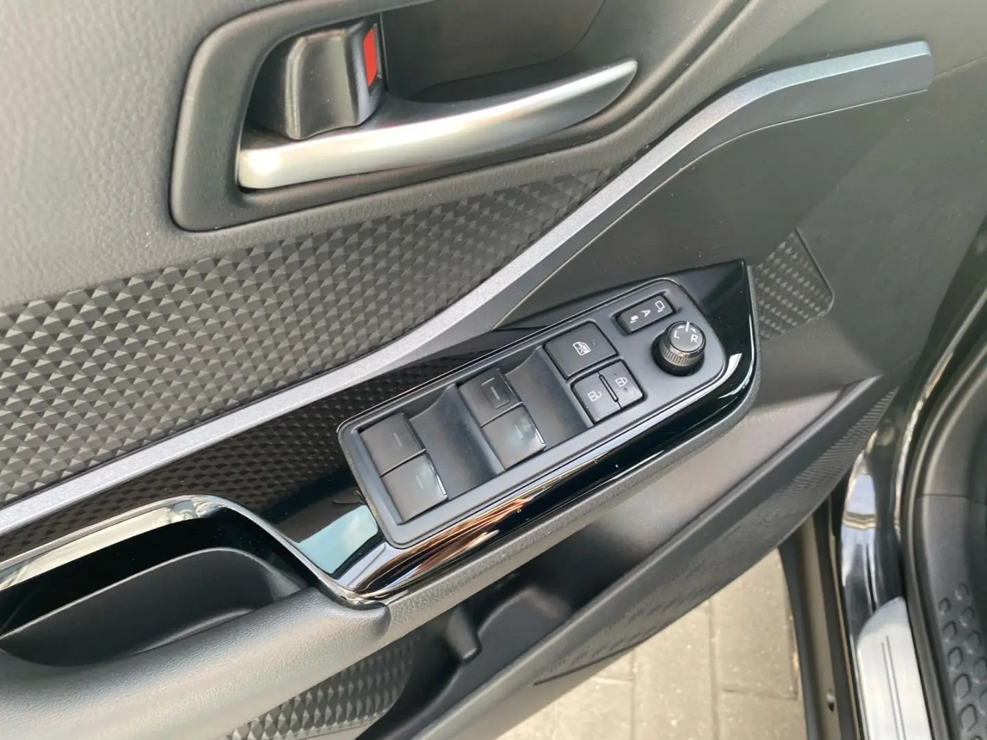 C-HR 1.8 Hybrid Team D  LED ACC Kamera Navi SHZ