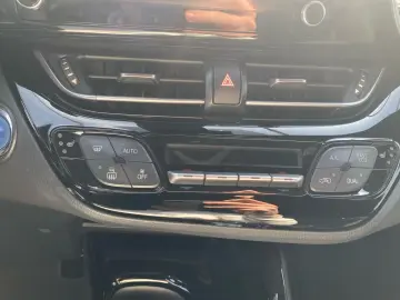 C-HR 1.8 Hybrid Team D  LED ACC Kamera Navi SHZ