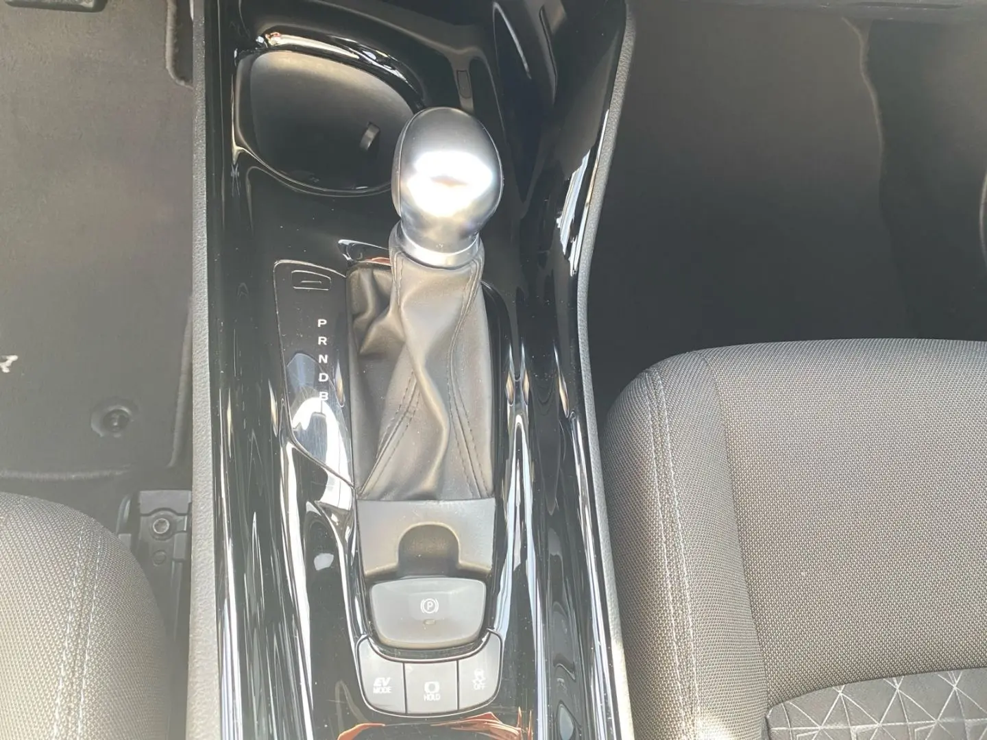 C-HR 1.8 Hybrid Team D  LED ACC Kamera Navi SHZ