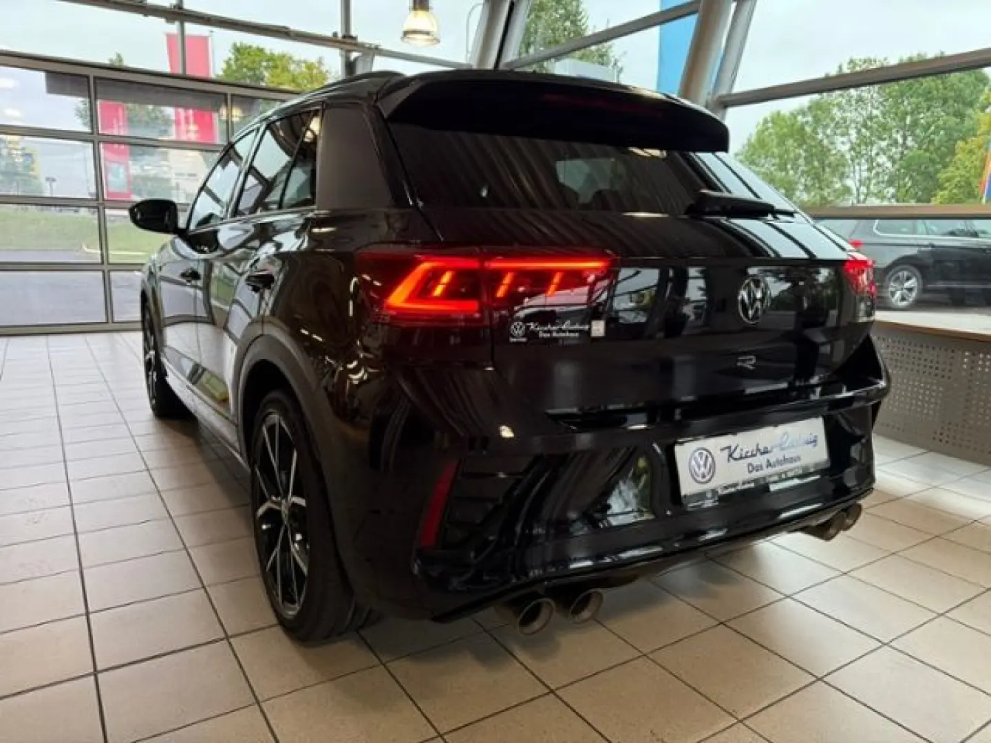 T-Roc 2 0 TSI DSG R 4M. LED AKRAPOVIC 19  DCC