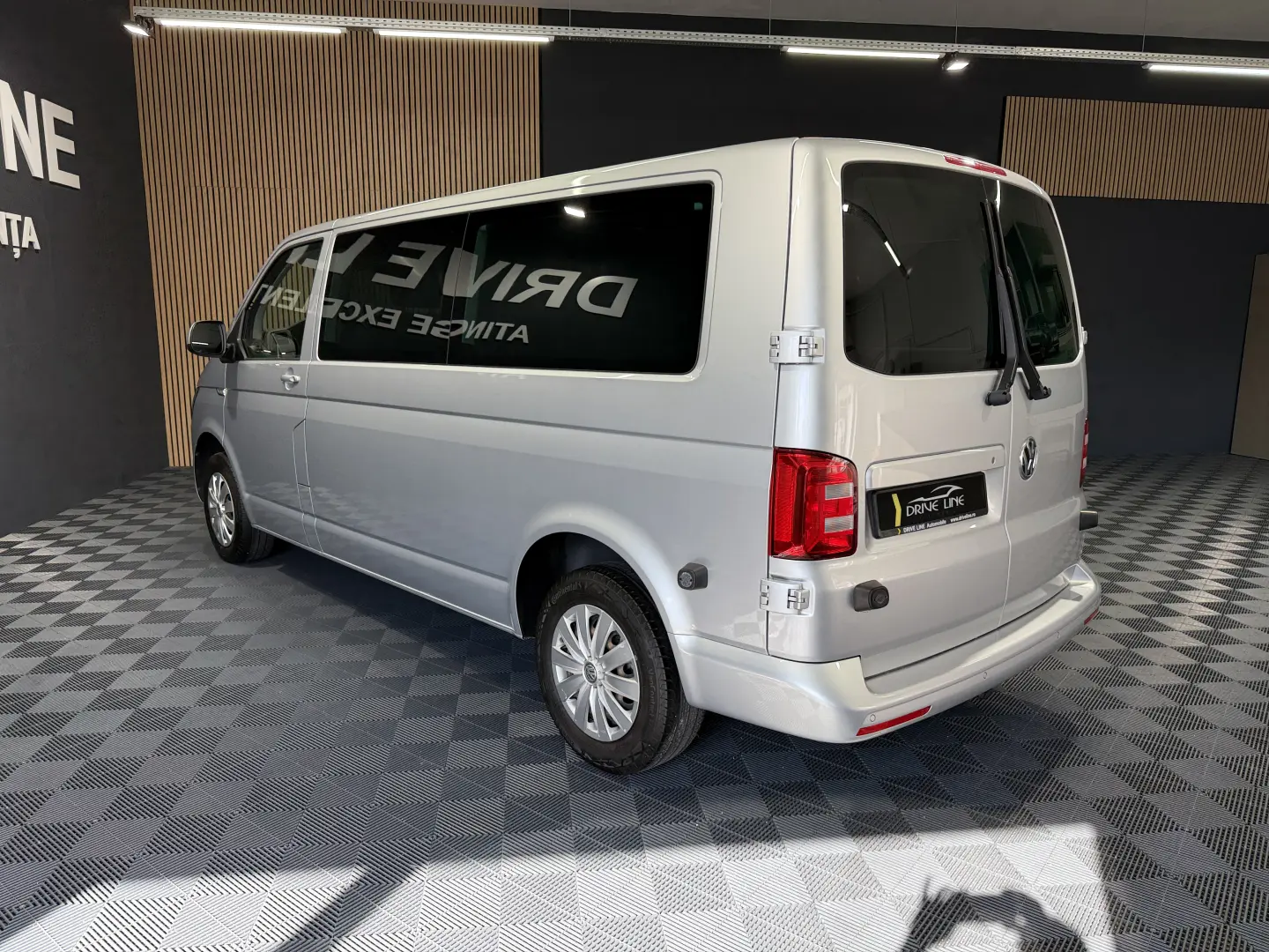 VW Caravelle DSG Lang Comfortline Bus