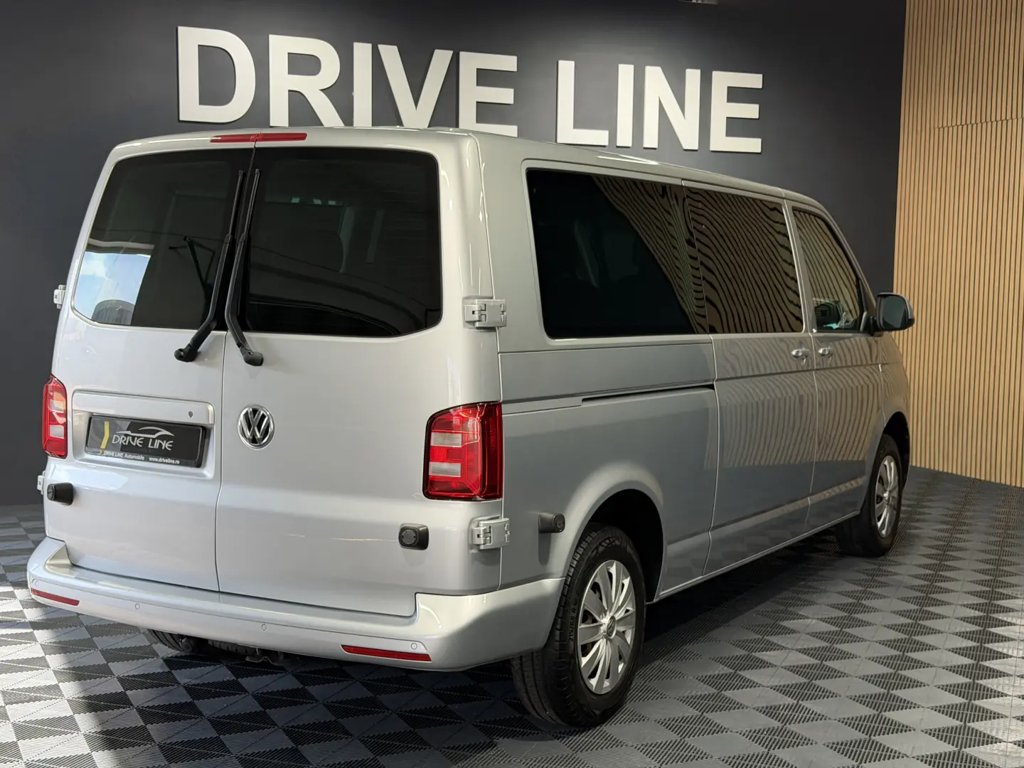 VW Caravelle DSG Lang Comfortline Bus