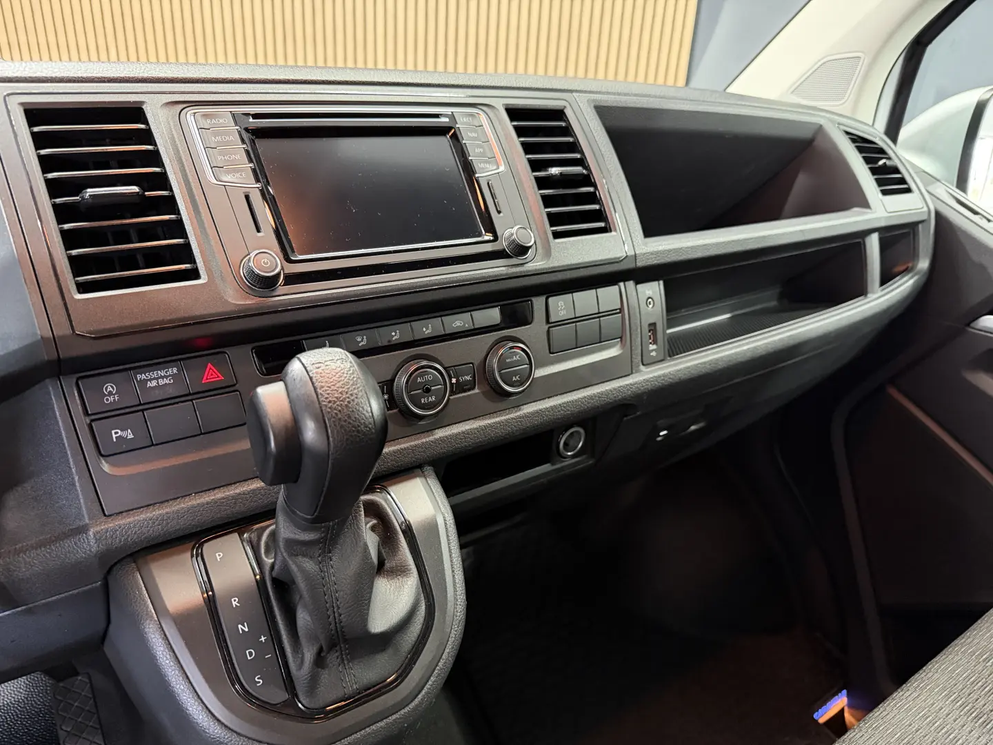 VW Caravelle DSG Lang Comfortline Bus