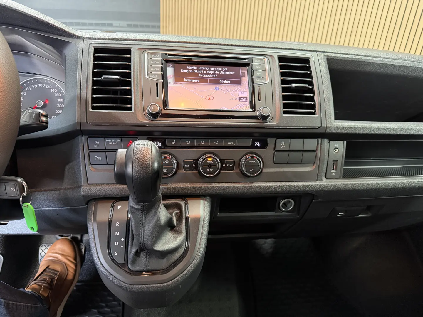 VW Caravelle DSG Lang Comfortline Bus