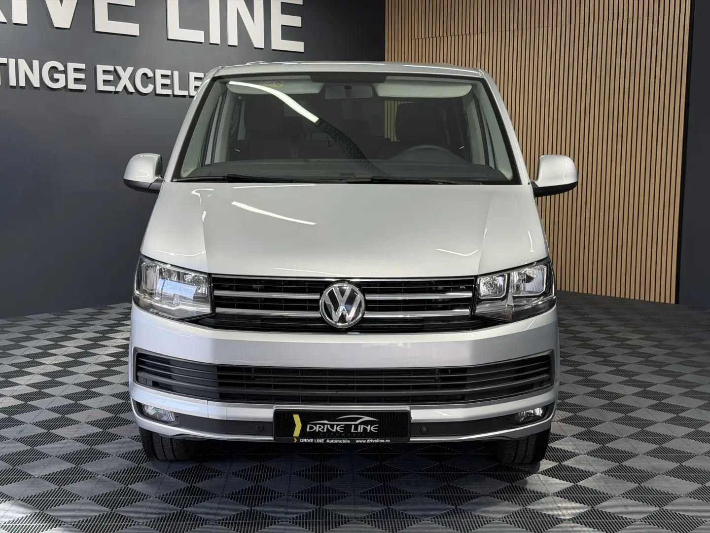VW Caravelle DSG Lang Comfortline Bus