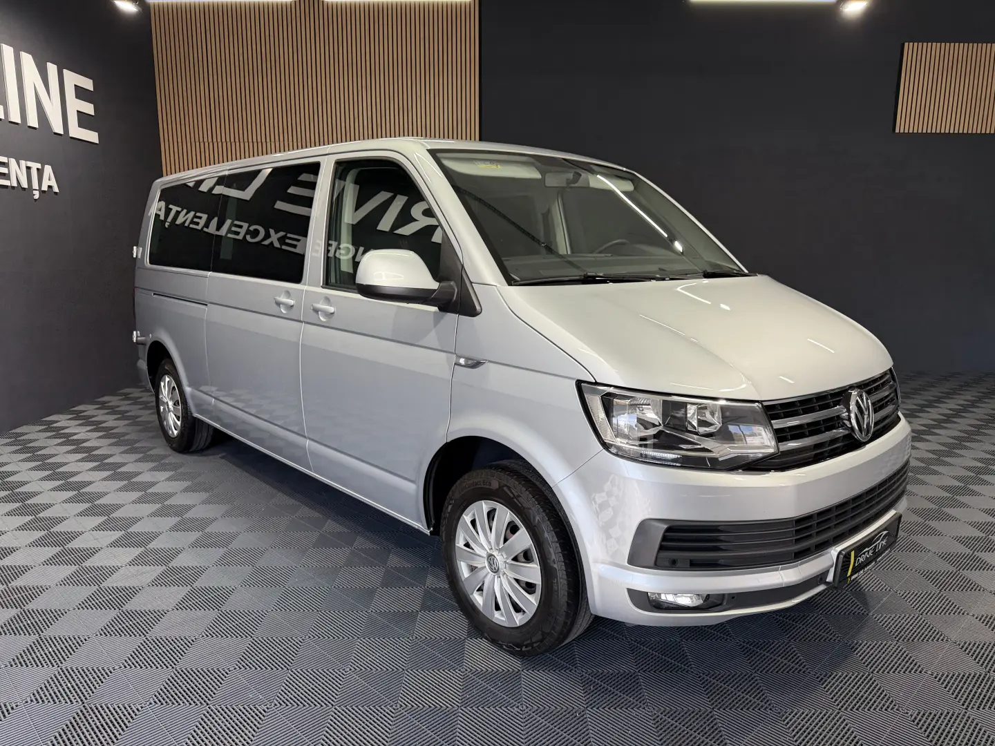 VW Caravelle DSG Lang Comfortline Bus
