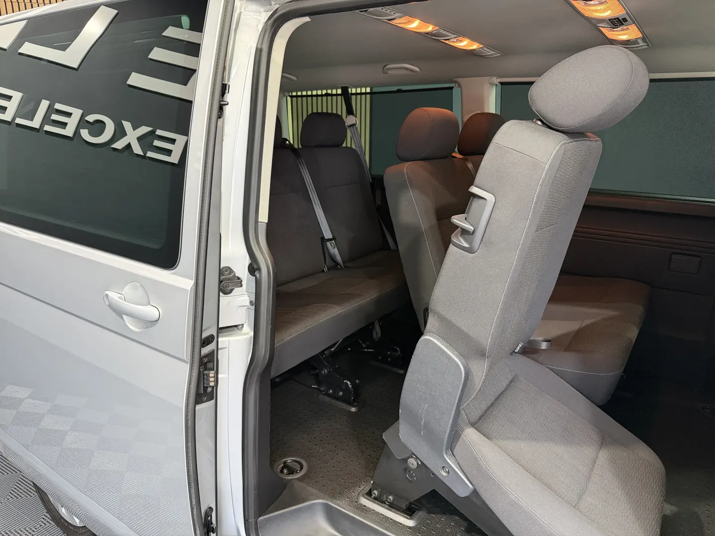 VW Caravelle DSG Lang Comfortline Bus