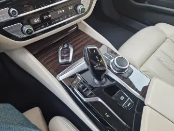 BMW SERIA 5 518d Luxury Line 150cp 2022