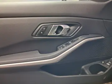 BMW SERIA 3 320e Business - Hybrid - Automatic - 163 CP