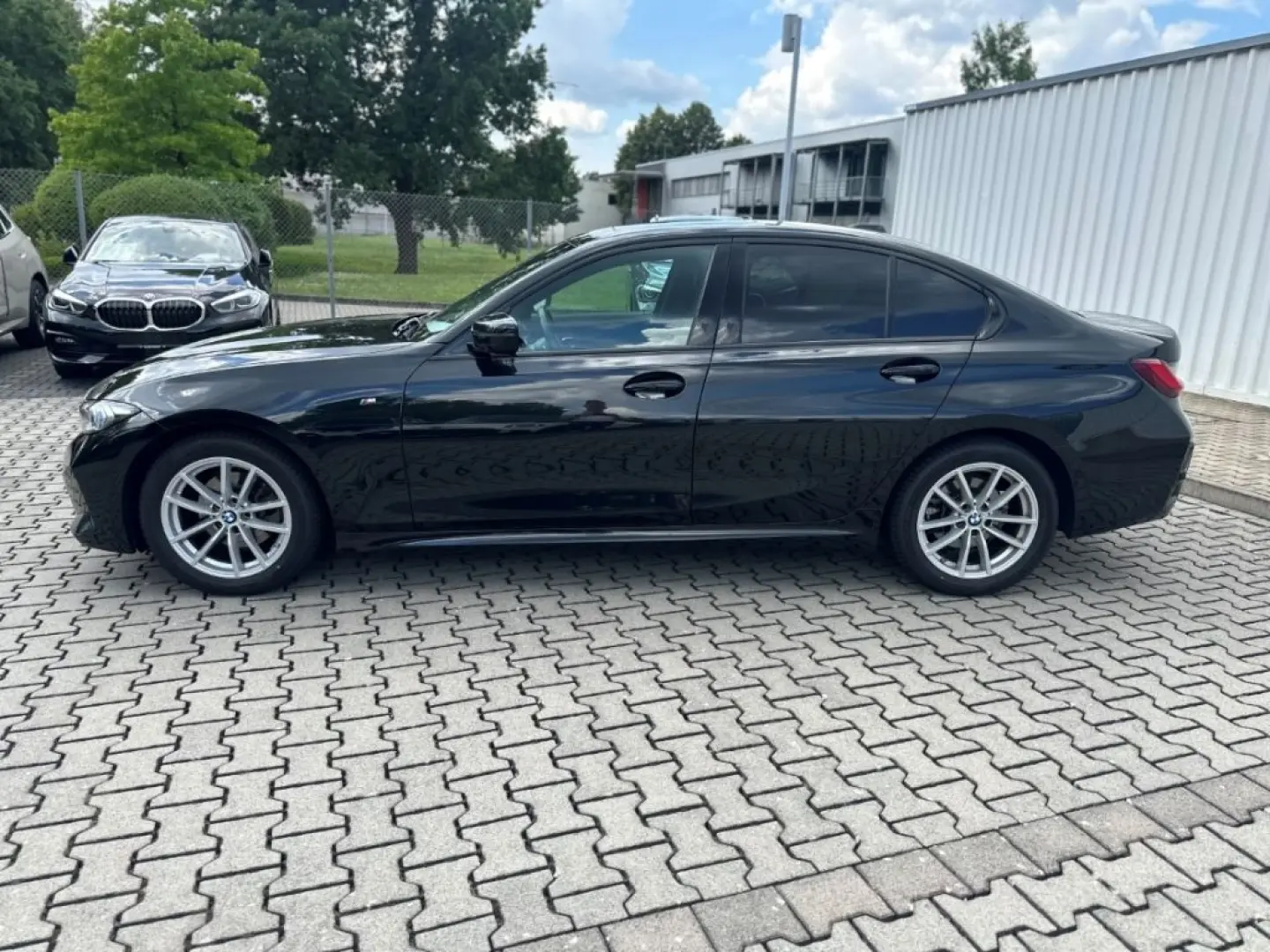 320 d xDrive M Sport AHK eGSD ACC elSitze ParkAs