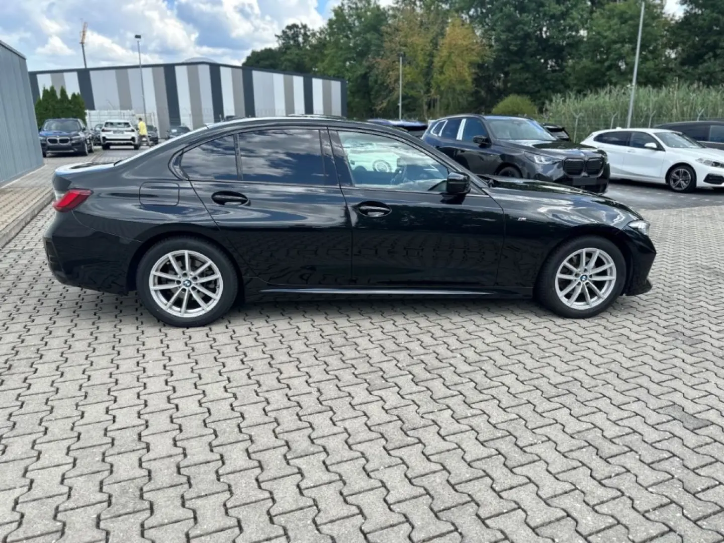 320 d xDrive M Sport AHK eGSD ACC elSitze ParkAs