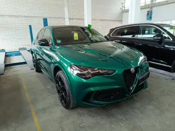 Stelvio Quadrifoglio Q4  MATRIX ACC KEY KAM PANO