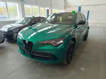 Stelvio Quadrifoglio Q4  MATRIX ACC KEY KAM PANO