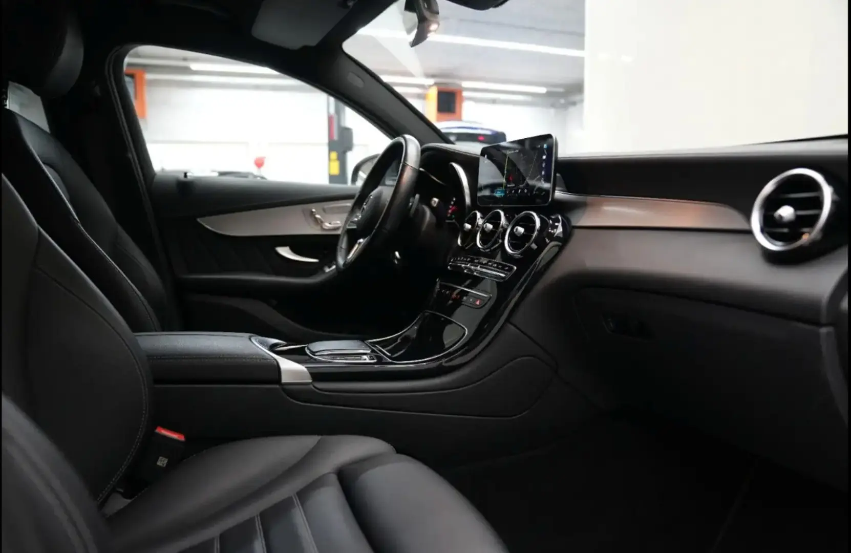 GLC 300 4Matic Coupe AMG Line