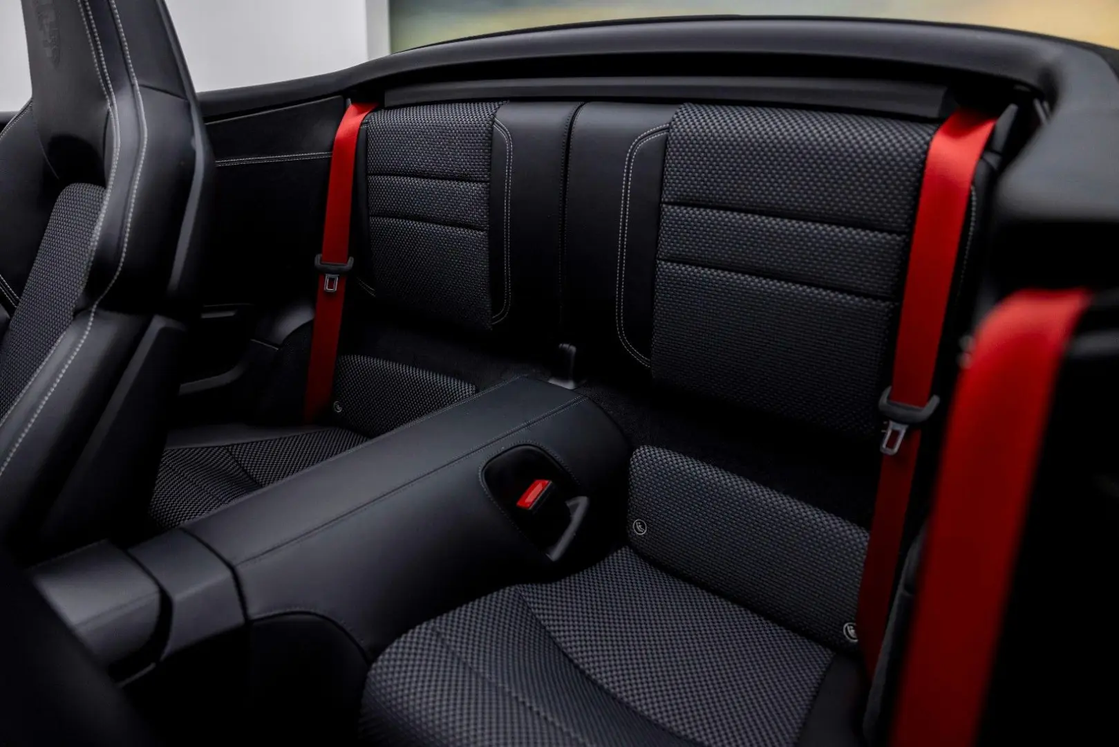 Porsche 911- 992 CARRERA 4S CABRIO